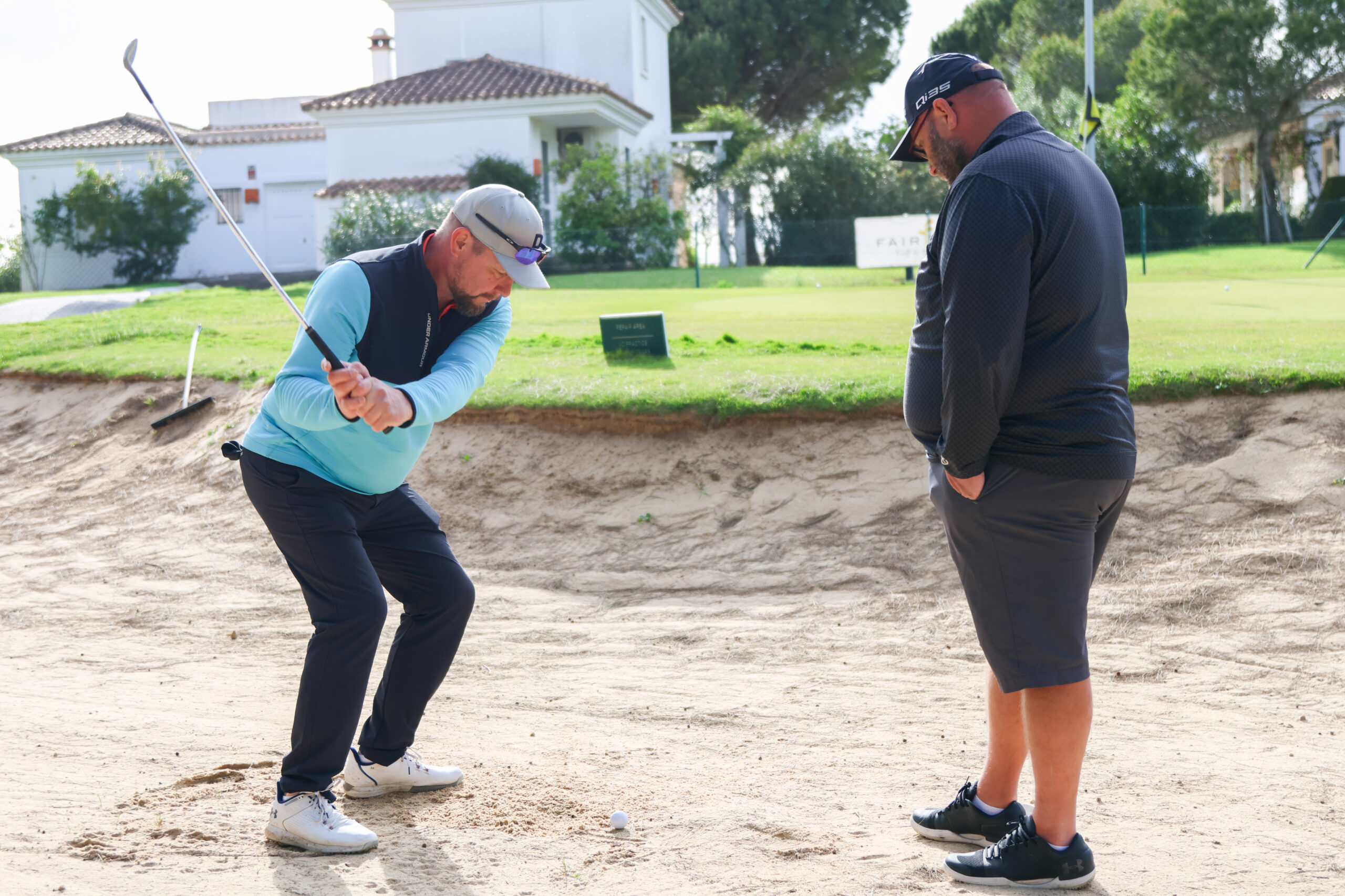 Peliopetus kentällä golf